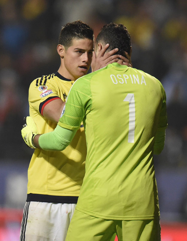 James, ici avec son beauf avant la séance de tirs au but perdue face à l'Argentine lors de la Copa América 2015
