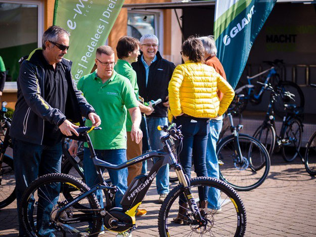 Erfolgreiche Eröffnung der e-motion e-Bike Welt Frankfurt