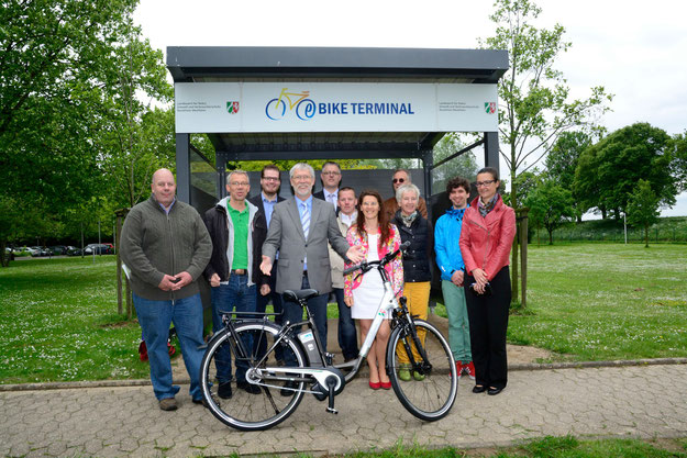 e-motion übergibt Pedelecs