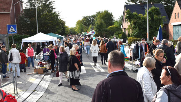 Gut besucht war auch der Flohmarkt privater Anbieter