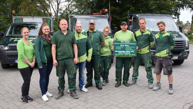 Justin König und sein Team übernehmen für ein Jahr ohne Berechnung die Pflege der Boule-Bahn.