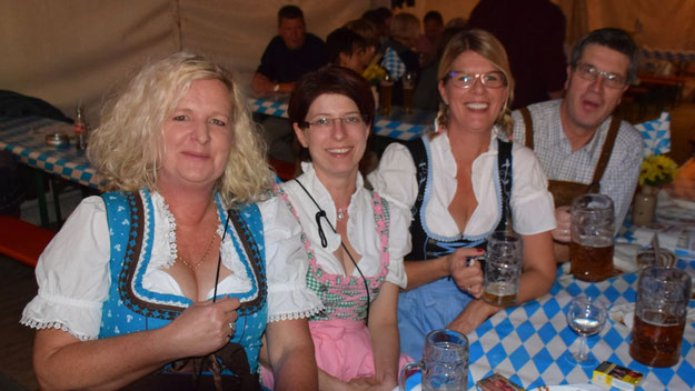 Zünftige Dirndl ....