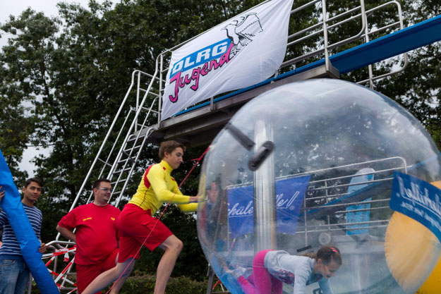 Attraktion auf dem Eulenfest: die „Walking Balls"