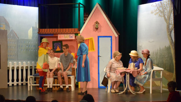 Pippi mischt ein Kaffeekränzchen auf (Nicole Bastein, Anke Thomsen, Bettina Güse-Huelmann und Gina Klaus)