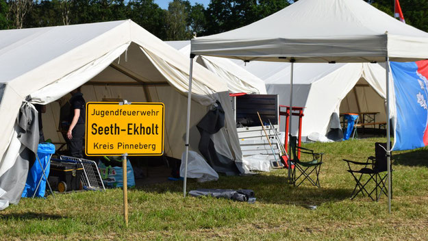 Auf unterschiedlichste Weise machen die einzelnen Delegationen ihre Herkunft deutlich