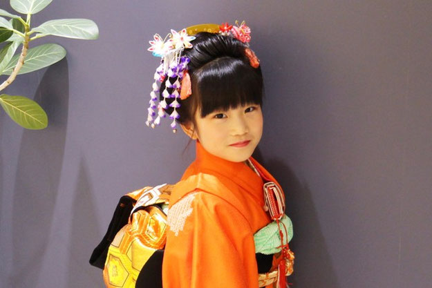 七五三詣は横浜市西区宮崎町の伊勢山皇大神宮へ行かれます。東横線の桜木町のすぐ近くだそうです