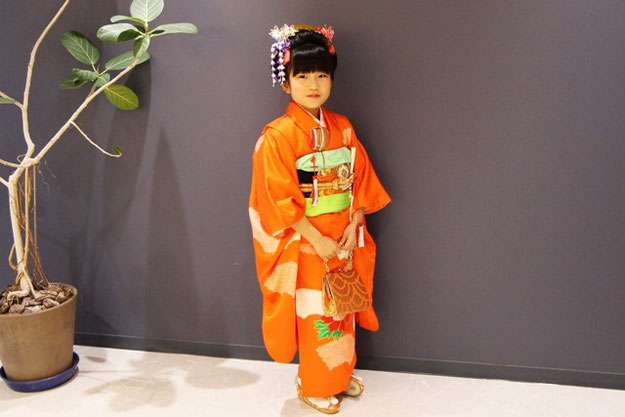 七五三の７歳の女の子。着付けとヘアセット（新日本髪）をお手伝いしました