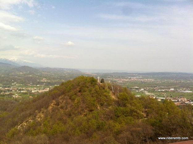 la magnifica balconata sul Canavese