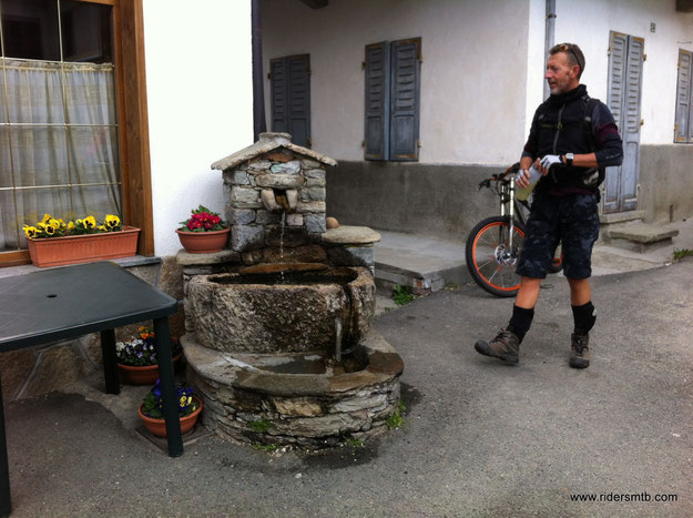 a Frassinetto fontane a gogo!!, alcune particolari