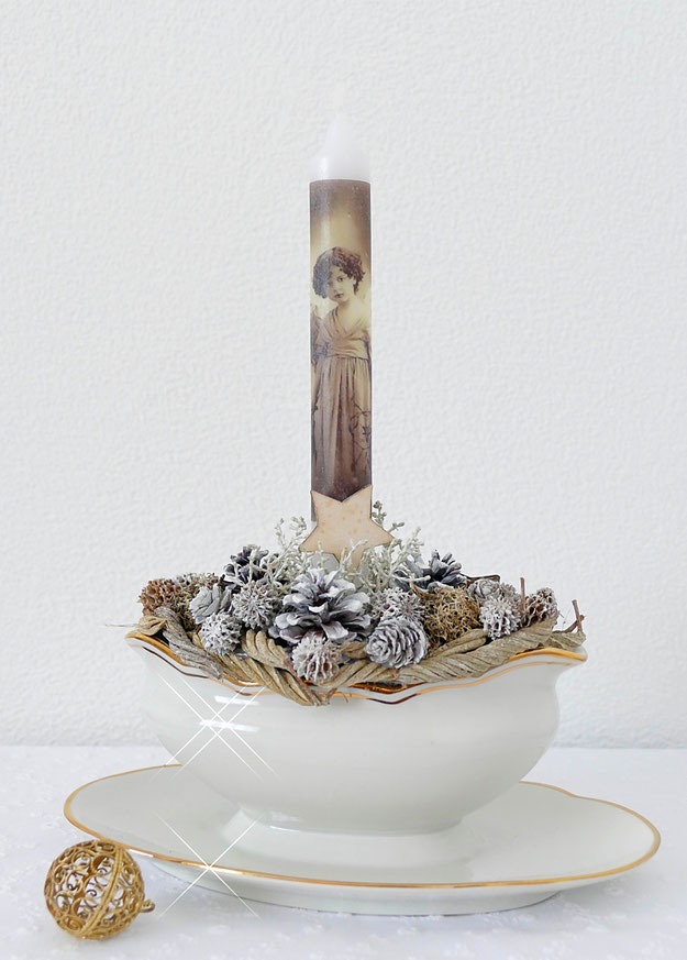Weihnachtsdekoration DIY Gesteck mit gebrauchtem Porzellan