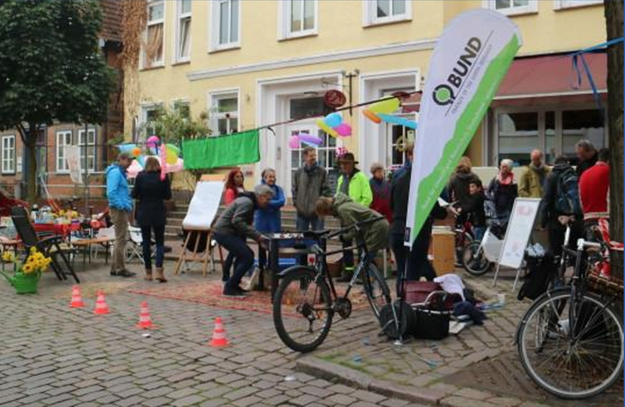 "PARK"-Fläche in der Lübeckerstraße 2017 - mehrere Initiativen aus der Stadt waren dabei