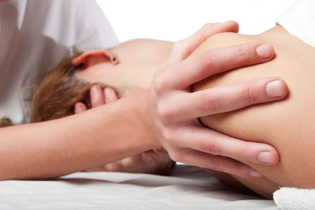 Manuelle Therapie Basel, Schmerzlinderung Basel, Traktionsbehandlung Basel, Physiotherapie Santewell Basel, erfahrene Physiotherapeuten