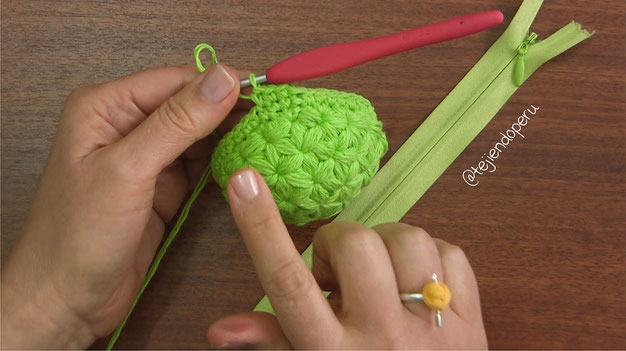 Monedero macarrón tejido a crochet paso a paso