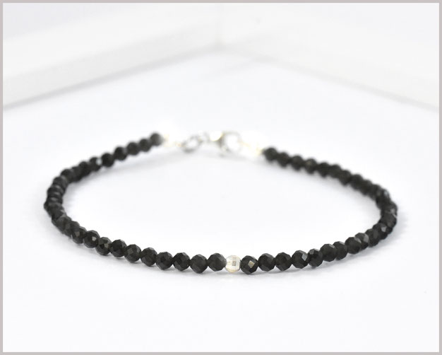 Edelsteinarmband mit 3 mm Obsidian und Silberperle