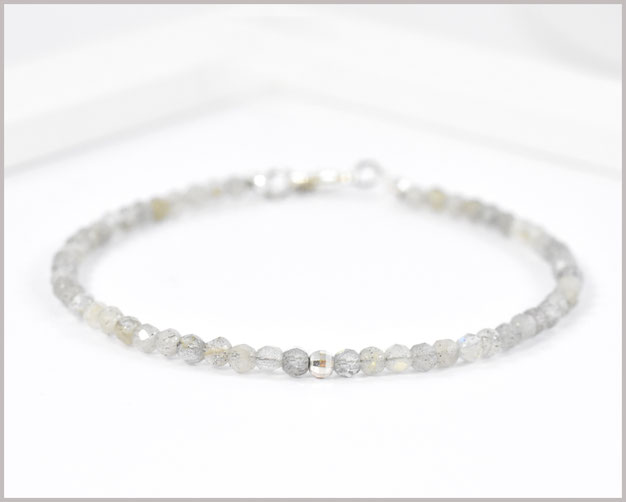 Labradorit Edelsteinarmband mit 3 mm mit Silberperle