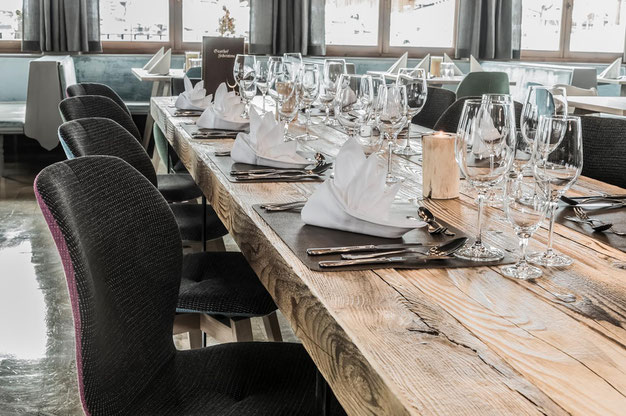 Gedeckter Tisch