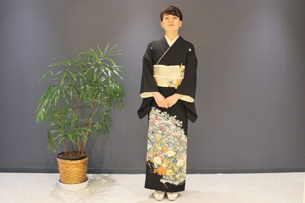 結婚式に出席。留袖の着付けをお手伝いしました。横浜市港北区綱島西のキュライヘアー　東横線綱島駅から５分ほど
