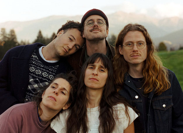Wer die Züricher Indie-Folk-Band Black Sea Dahu mit den Songs des neuen Albums "Everything" live erleben möchte, muss sich noch bis zur Tour im Herbst gedulden. Foto: Paul Maerki