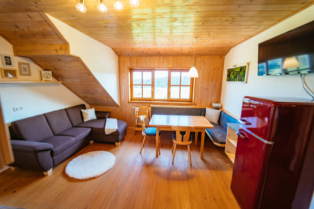 Wohnbereich Familienzimmer Schwalbennest am Biobauernhof Stadler