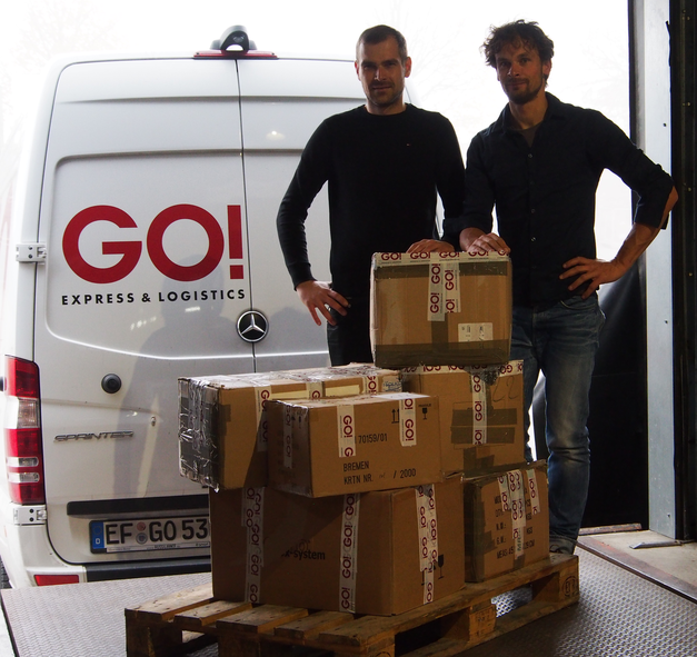 Ready for shipping! Kay Boog from GO Logistics Erfurt and Swen Boog from the Helping-Hands Association