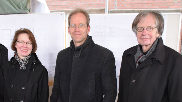 Auch die Architekten Vater und Sohn Reinhold Wuttke hatten sich zum Richtfest eingefunden