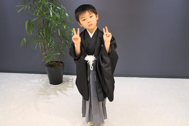 羽織、袴でお祝いです。おめでとうございます。