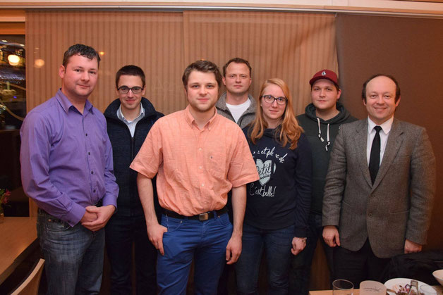 Foto: Die neugewählte Führungsriege der JU Straßkirchen mit stellv. JU-Kreisvorsitzendem Matthias Wallner (1. v.l.) im Bild von links: Robert Marxreiter, JU-Vorsitzender Stefan Christl, Franz Schweiger, Jennifer Weber, Patrick Hein sowie CSU-Ortsvorsitzen
