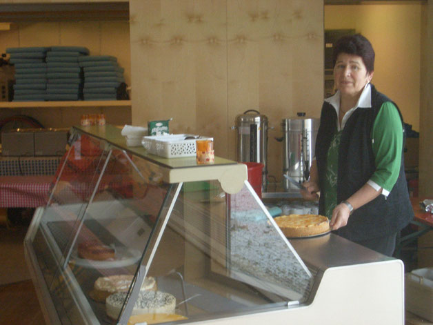 Kaffee und Kuchen Auch an der Kuchentheke hatten die Besucher eine Auswahl von rund 30 verschiedenen Kuchen und Torten