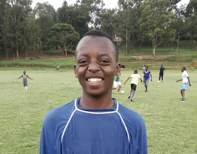 サッカーアカデミー「ガサボゴリラ FC」に特待生として入団することが決定した“イシムエ君”(14歳)
