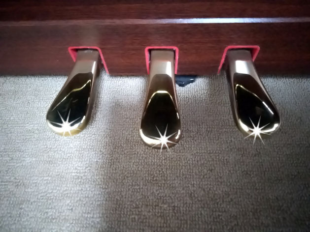 ピアノのペダルを掃除しよう