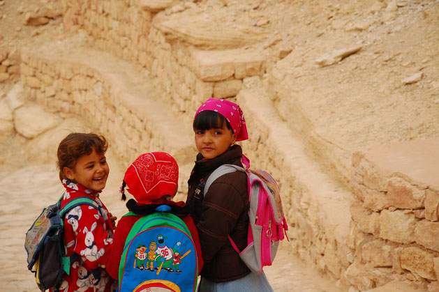 Ecolières Tunisiennes.