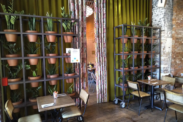 plantes artificielles restaurant paris