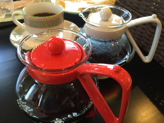 コーヒーを頼むともう一杯分運ばれて来た!