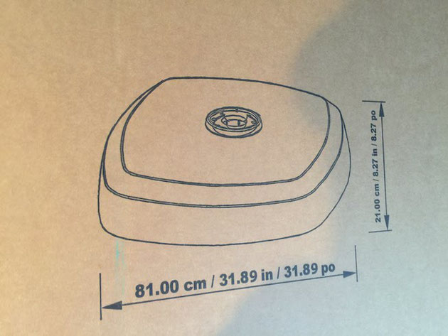 コストコの巨大パラソルの土台は８１cm。