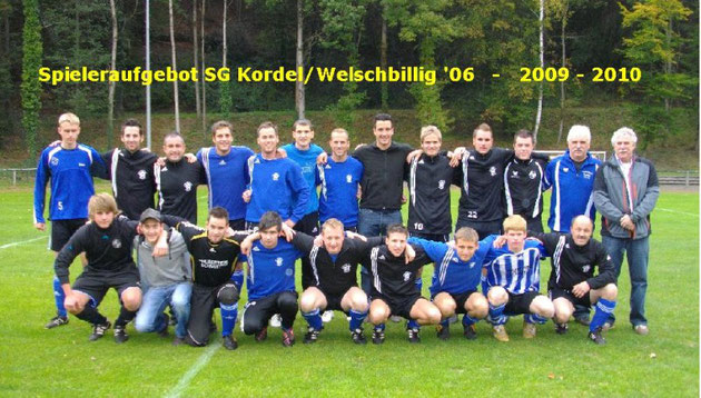 SG Kordel-Welschbillig '06 (I)  -  Spieler mit Trainer(n) Hubert Schmitt (2.v.re) und Lothar Schmidt (re)