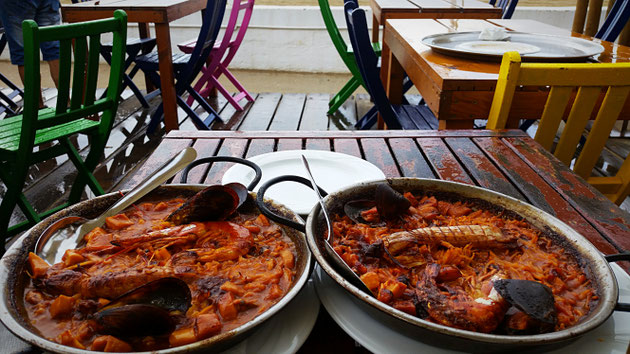 leckere Paella für 14 Euro p./P. direkt am Meer, in der farbenfrohen Segelschule BASE Nautica