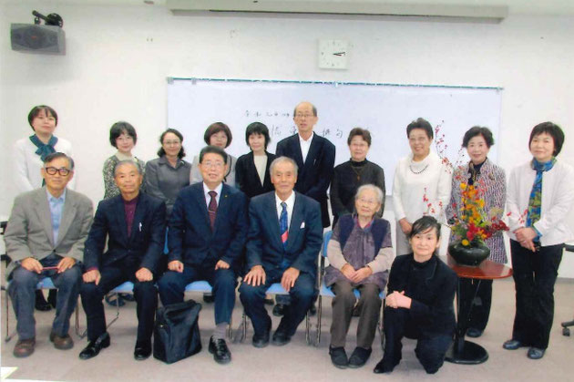 「高橋東皐俳句大会」で「はづき句会」会員と撮影した集合写真(令和元年)