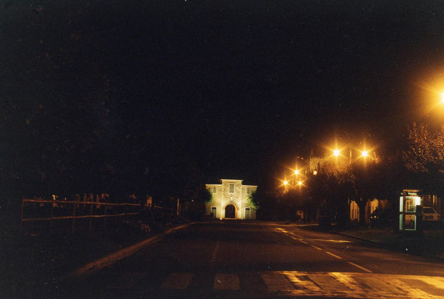 Entrée du village la nuit - (Photo A.Demarle)