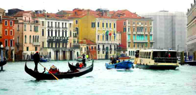 Венеция - Гранд канал и гондолы