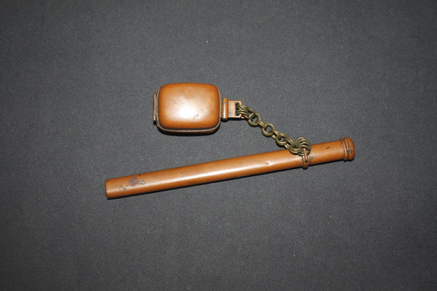 Yatate tipo Inro Gata. Cobre. Periodo Edo. Colección Artenihonto.