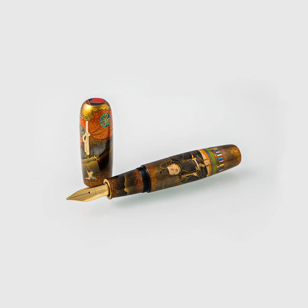 Estilográfica con excelente decoración de Tokugawa Ieyasu realizada en Maki-e. Colección Kynsey.com 