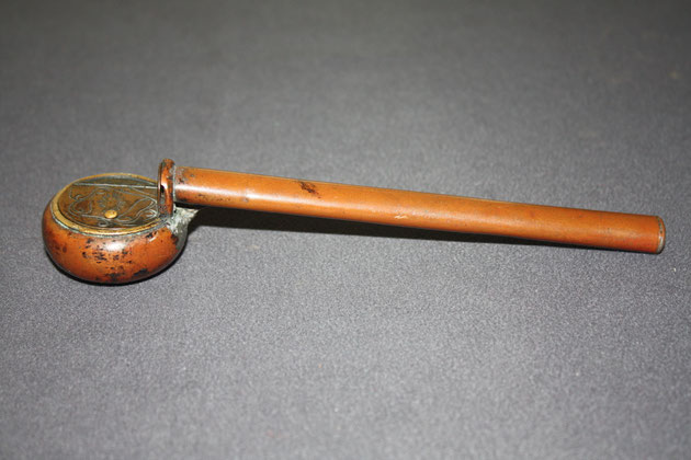 Yatate Hishaku Gata, tapa tallada. Cobre. Periodo Edo. Colección Artenihonto. 