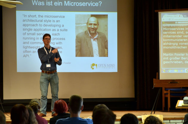 DeafIT Konferenz 2016 Hamburg Manuel Gnerlich mit Microservice