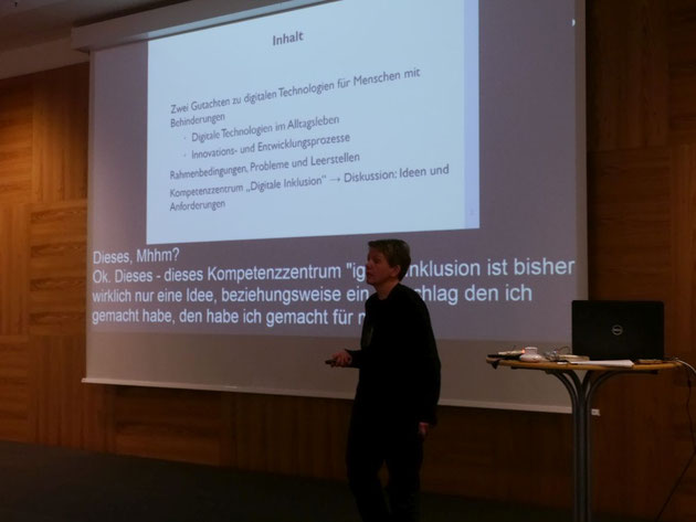 DeafIT Links: Fabian Spillner mit GraphQL * Rechts: Jörn Koch mit Delegs-Projekt