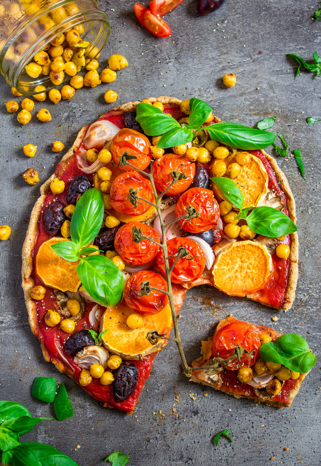 Simple Veggie Pizza with a Crispy Oat Crust! - simply & healthy recipes