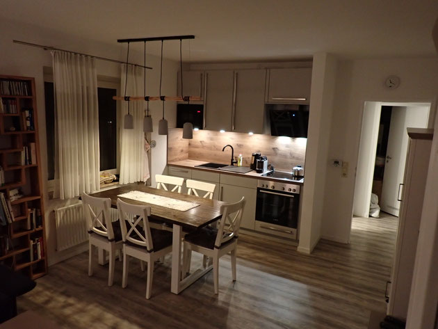 6er Tisch,  6 Stühle, ideal für Barbecue, Raclette, Kinderstuhl & Baby-Kinderbett gratis