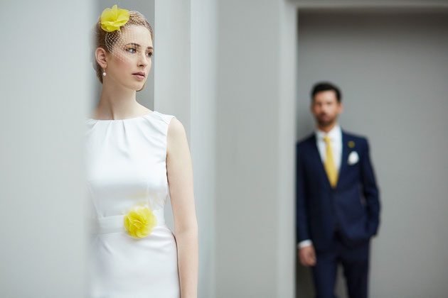 Haarschmuck und Brautgürtel in Gelb für Sommer Hochzeiten