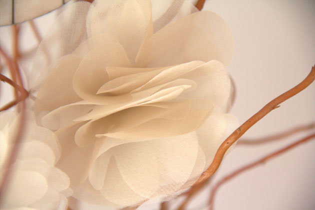 Seidenblüte zum Schleiernetz Fascinator oder Brautgürtel