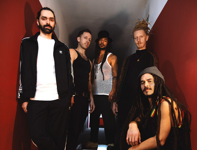 Die Regensburger Reggae-Band Unlimited Culture vergrößert gerade mit etlichen Konzerten recht ordentlich ihren Bekanntheitsgrad. Das Besondere: Es wird bayerisch gesungen. Foto: Promo