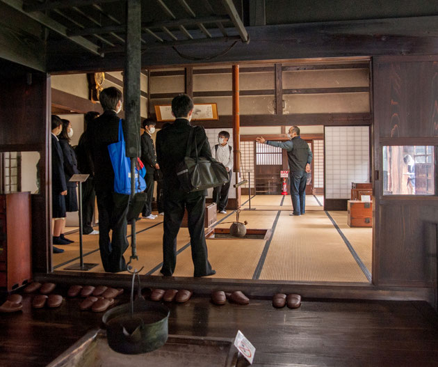 長沼孝三の生家、丸大扇屋も見学。彫塑理解に活かされました